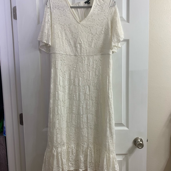 White dress - Picture 1 of 2